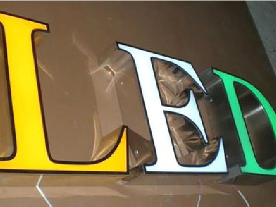 潜江介绍LED招牌的基础知识。