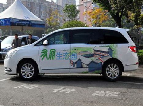 潜江户外车贴喷绘如何保持效果?