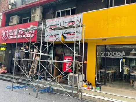 潜江制作广告招牌如何避免它发黄？